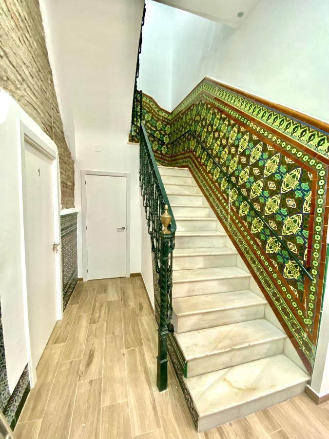 Triana Riverside Guesthouse Seville Exterior photo