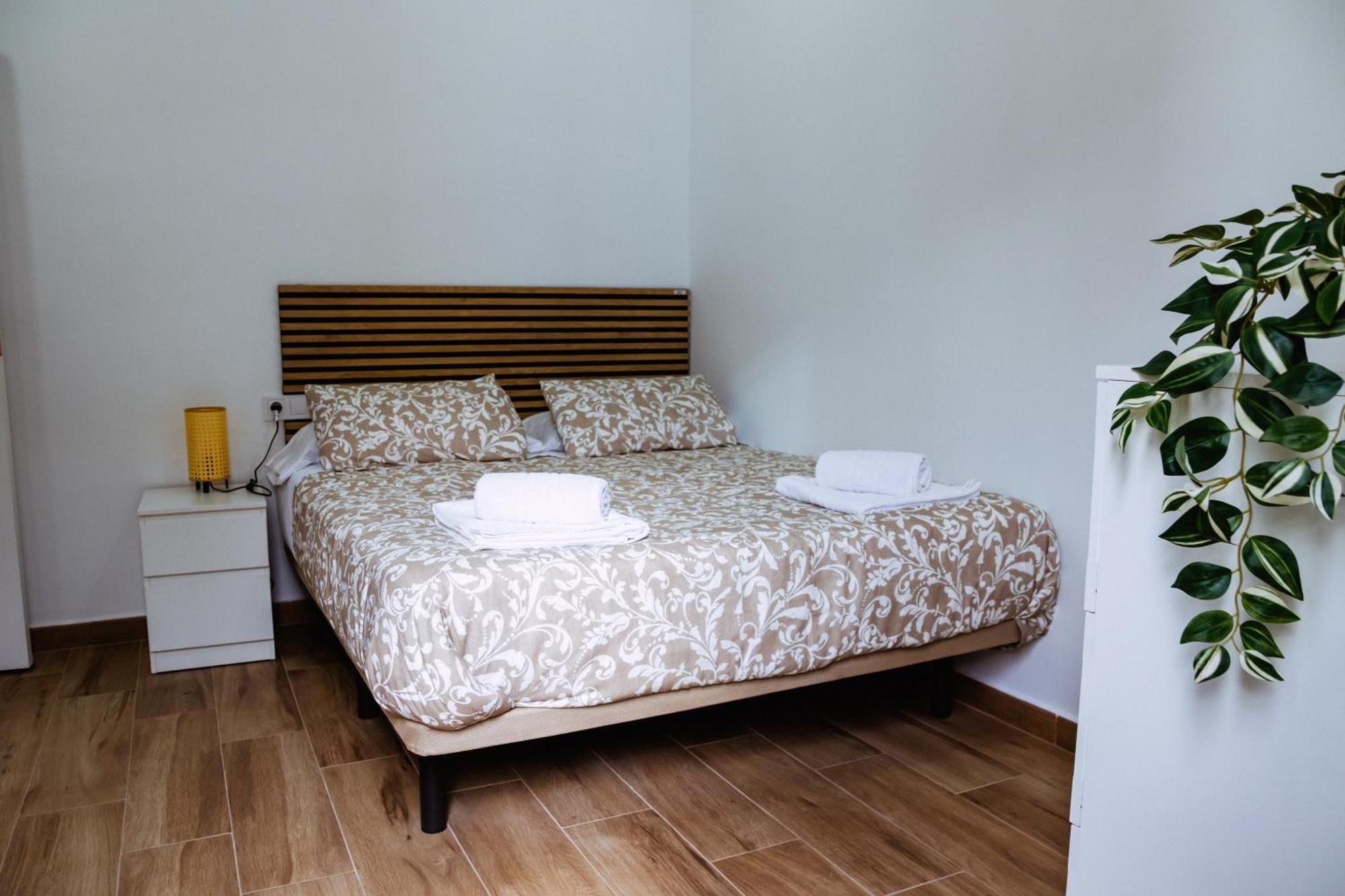 Triana Riverside Guesthouse Seville Exterior photo