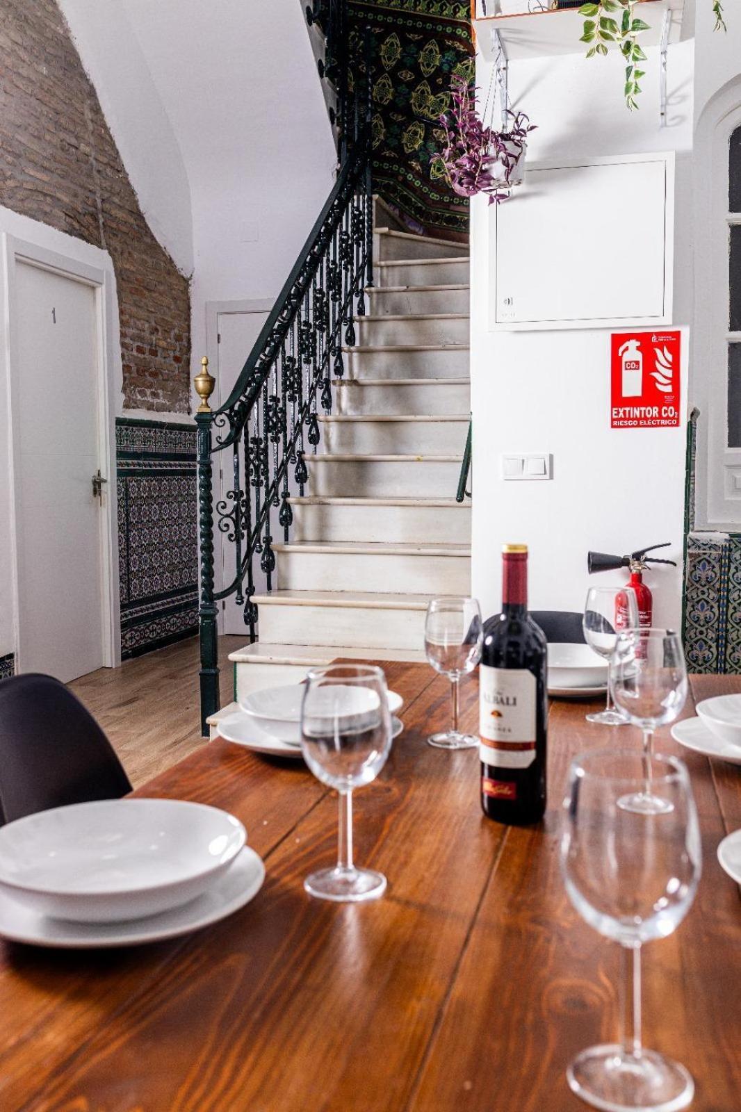 Triana Riverside Guesthouse Seville Exterior photo