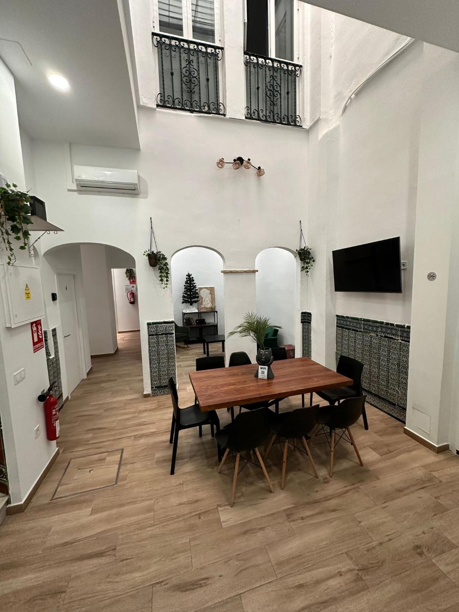 Triana Riverside Guesthouse Seville Exterior photo